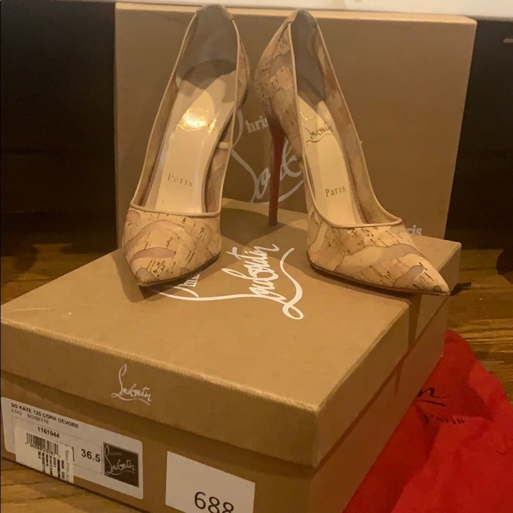 💲 SOLD 💲Christian louboutin Nude/mesh so kate